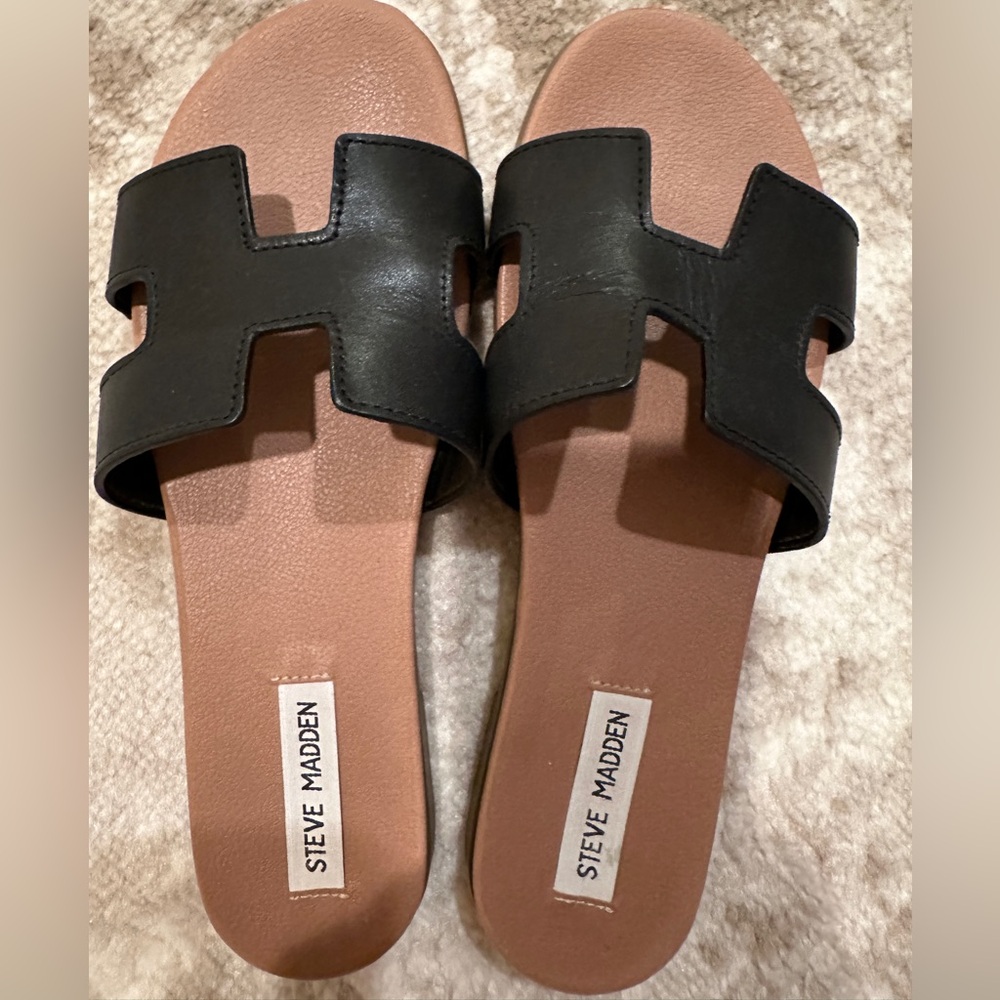 Steve Madden Black and Tan Slide Sandals 8
